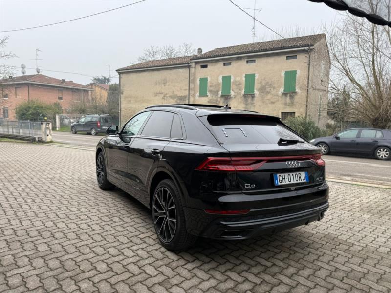 AUDI, Q8  45 TDI quattro tiptronic Sport  PANORAMA