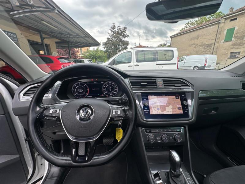 VOLKSWAGEN, TIGUAN 2.0 TDI SCR DSG R LINE PANORAMA