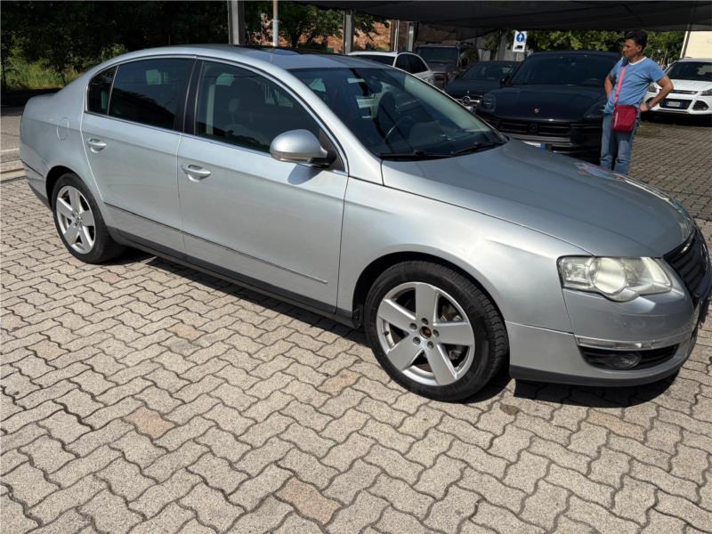 VOLKSWAGEN, PASSAT 1.6 TDI DPF Comf. BlueM. TETTO