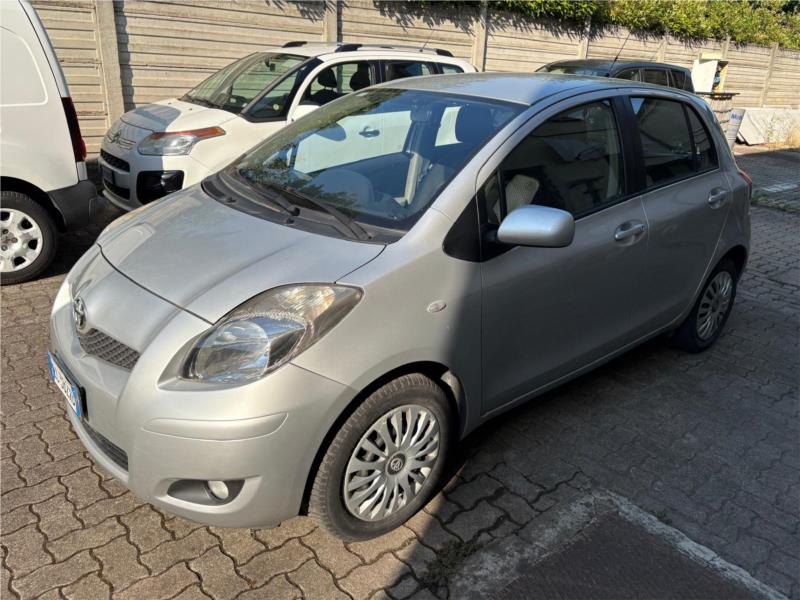 TOYOTA, YARIS 1.0 5 P LUXURY PACK OK NEOPATENTATO