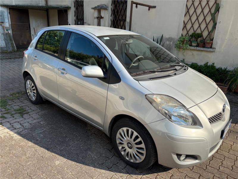 TOYOTA, YARIS 1.0 5 P LUXURY PACK OK NEOPATENTATO