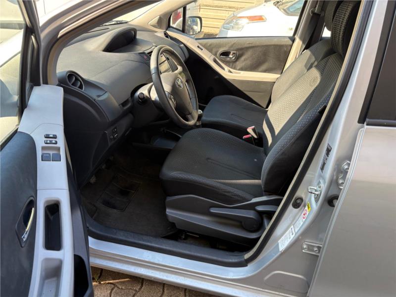 TOYOTA, YARIS 1.0 5 P LUXURY PACK OK NEOPATENTATO