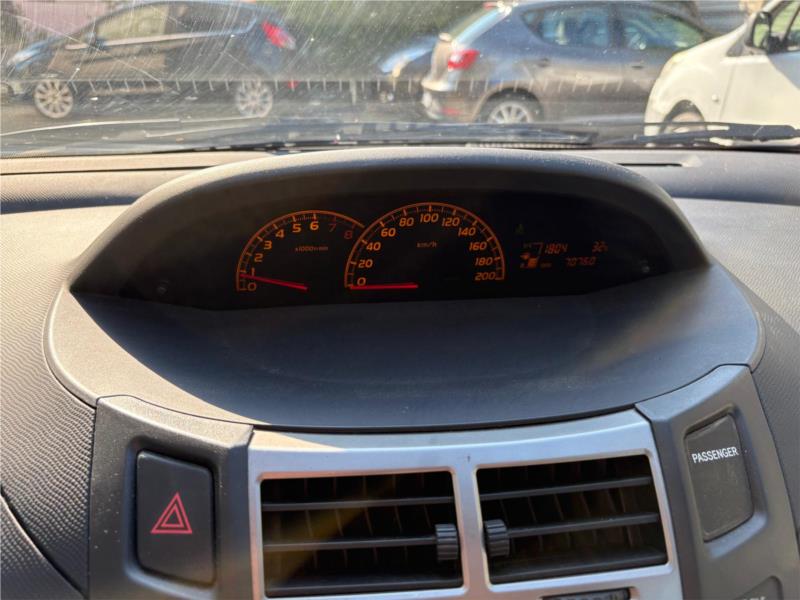 TOYOTA, YARIS 1.0 5 P LUXURY PACK OK NEOPATENTATO