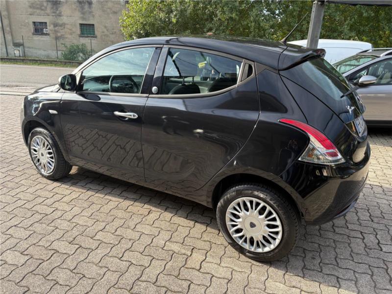 LANCIA, YPSILON  0.9 TwinAir 85 CV porte Metano  Silver OK NEOPATEN