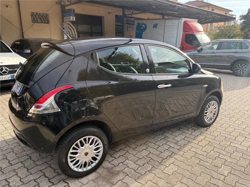 LANCIA, YPSILON  0.9 TwinAir 85 CV porte Metano  Silver OK NEOPATEN