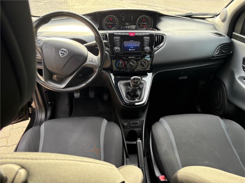LANCIA, YPSILON  0.9 TwinAir 85 CV porte Metano  Silver OK NEOPATEN