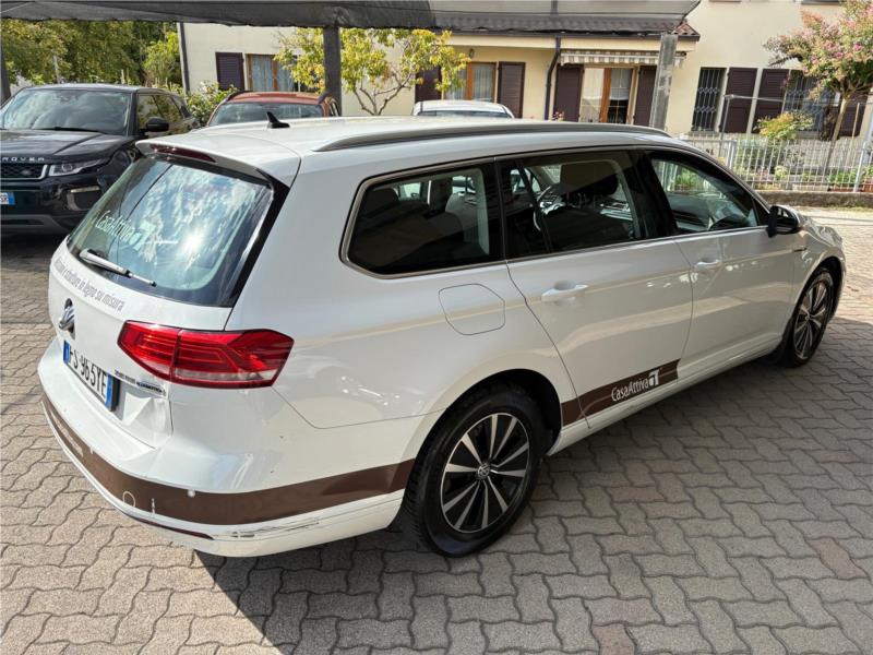 VOLKSWAGEN, PASSAT SW 2.0 tdi Highline 150cv NAVI LED PDC IVA DEDUCIBILE